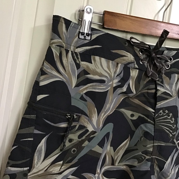 Patagonia Minimalist Wavefarer BoardShort Size 32. - Picture 3 of 7